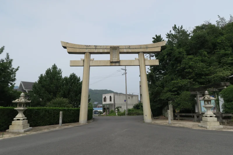 平山郁夫画伯しまなみ海道五十三次スケッチ（40）大三島 宮浦港　一の鳥居