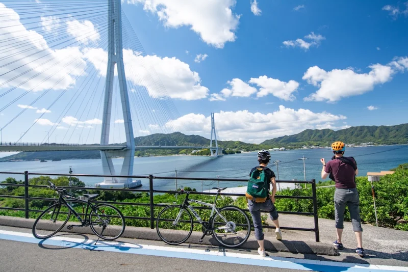 平山郁夫画伯しまなみ海道五十三次スケッチ（38）大三島　井口より生口島への多々羅大橋